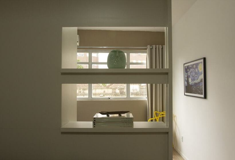 פונדק Fernanda  Aide