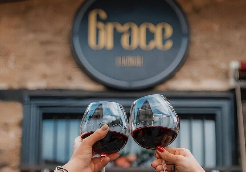 مسافرخانه Grace Lounge Premium