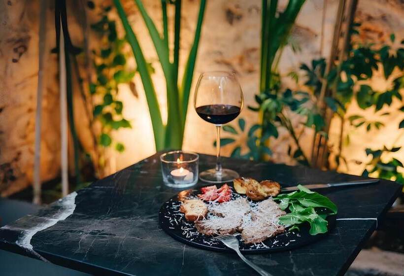 مسافرخانه Grace Lounge Premium