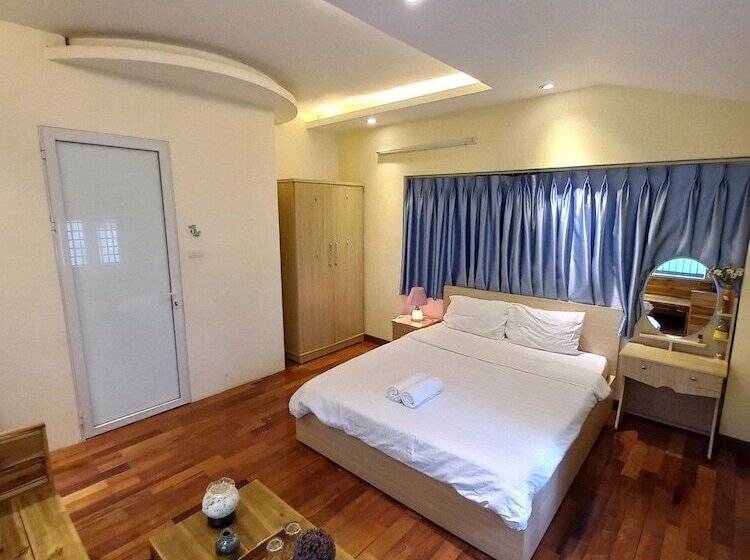 مسافرخانه Hanowood Homestay