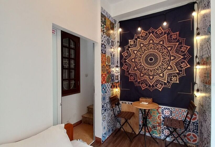 مسافرخانه Hanowood Homestay