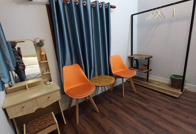 مسافرخانه Hanowood Homestay