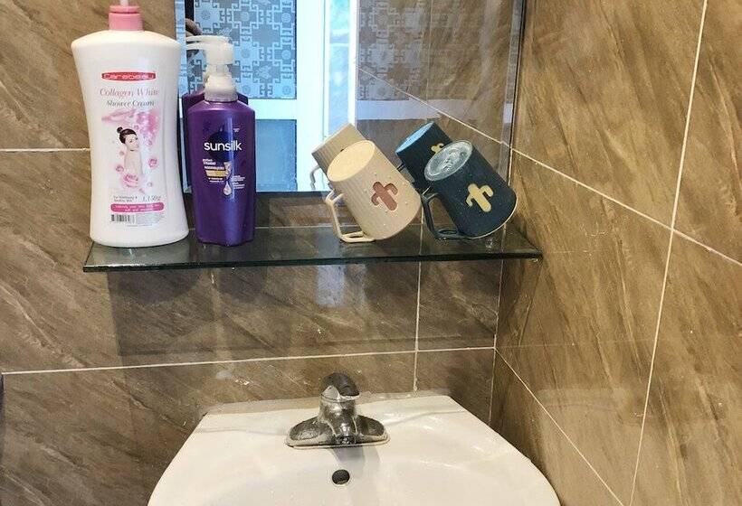 مسافرخانه Hanowood Homestay