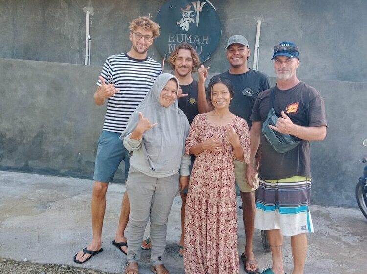 簡易ホテル Rumah Nalu Surf Camp