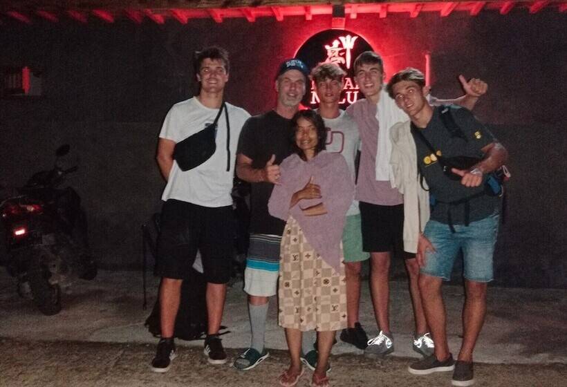 簡易ホテル Rumah Nalu Surf Camp