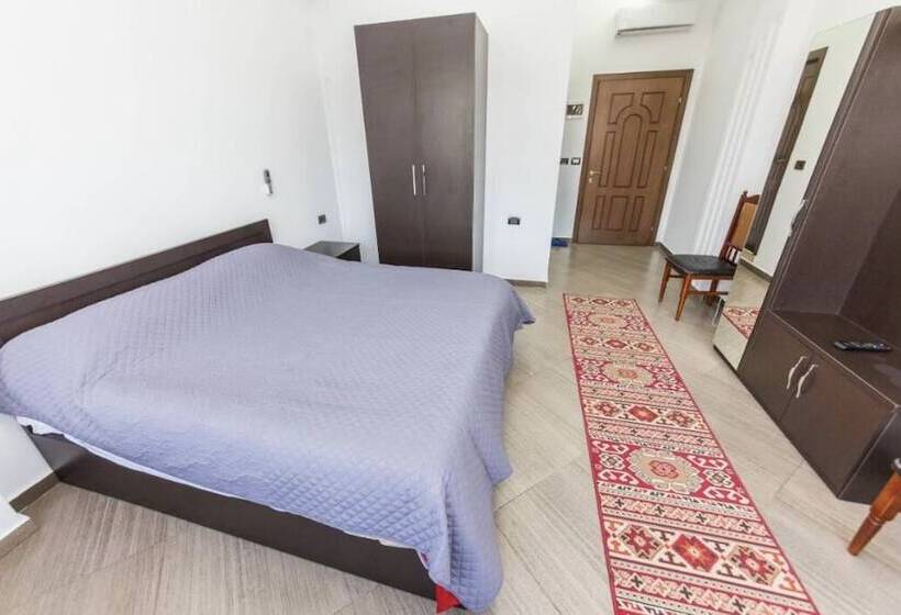 בית מלון כפרי Ajka