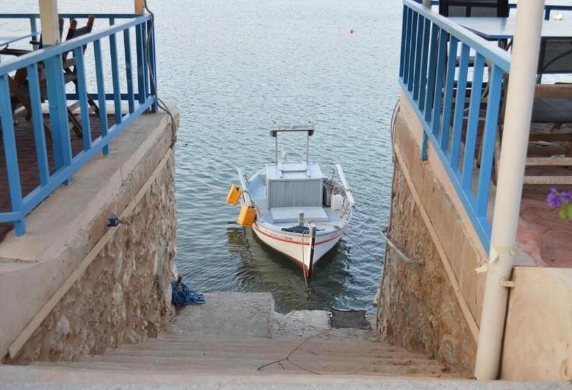 ホテル Ammos Luxury Suites