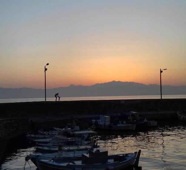 ホテル Ammos Luxury Suites