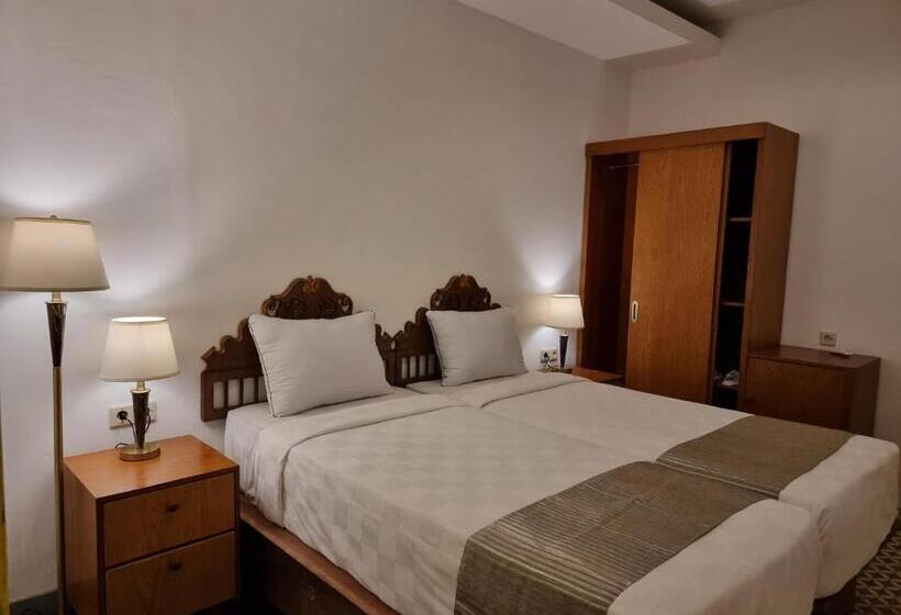 בית מלון כפרי Attara Inn Senggigi