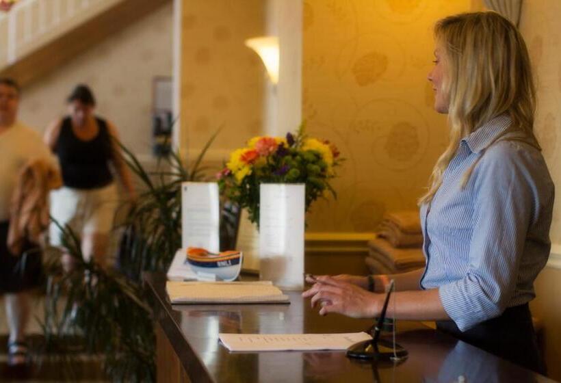 בית מלון כפרי Bay View   Seafront, Sandown   Free Car Ferry