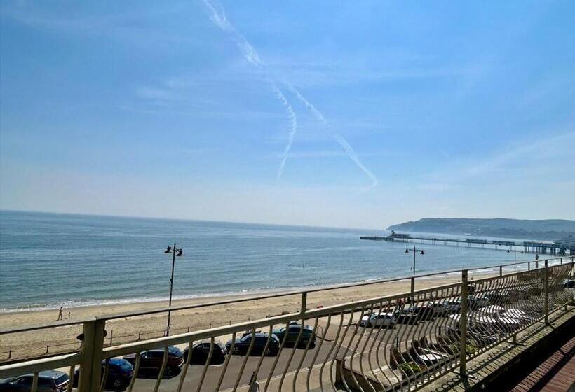 בית מלון כפרי Bay View   Seafront, Sandown   Free Car Ferry