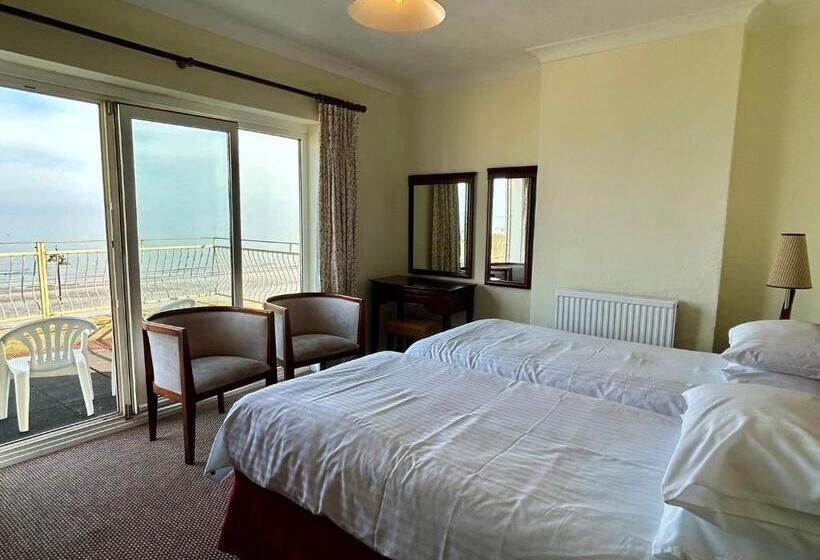 בית מלון כפרי Bay View   Seafront, Sandown   Free Car Ferry