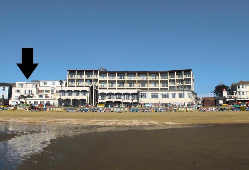 בית מלון כפרי Bay View   Seafront, Sandown   Free Car Ferry