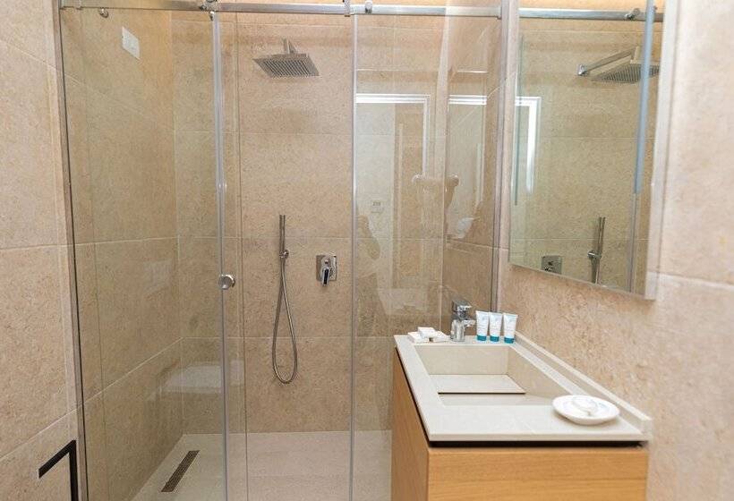 هتل B&b Champagne Vlore Bay