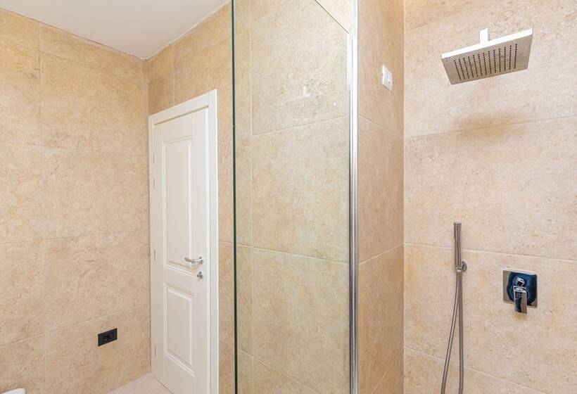 هتل B&b Champagne Vlore Bay