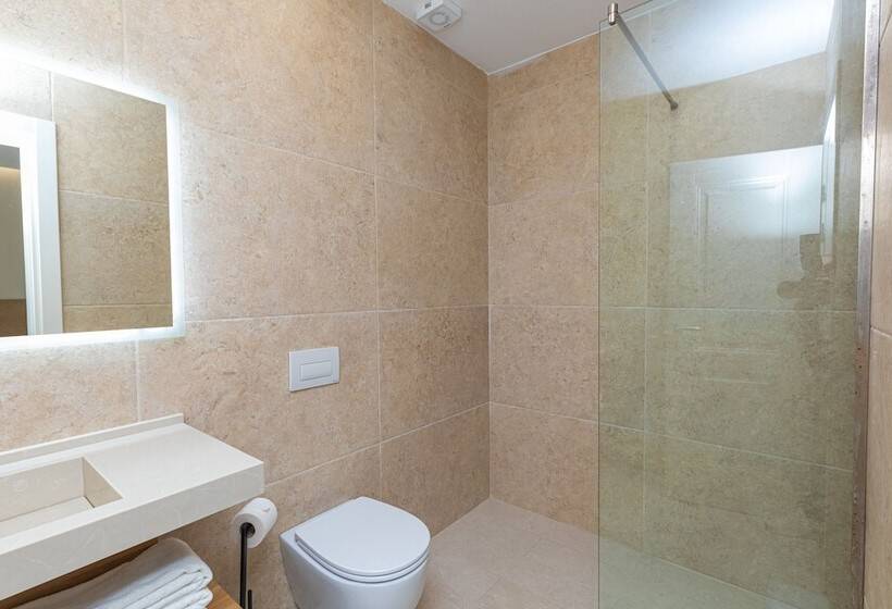 هتل B&b Champagne Vlore Bay