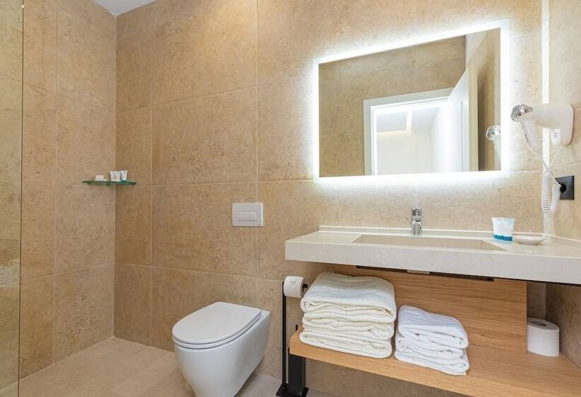 هتل B&b Champagne Vlore Bay