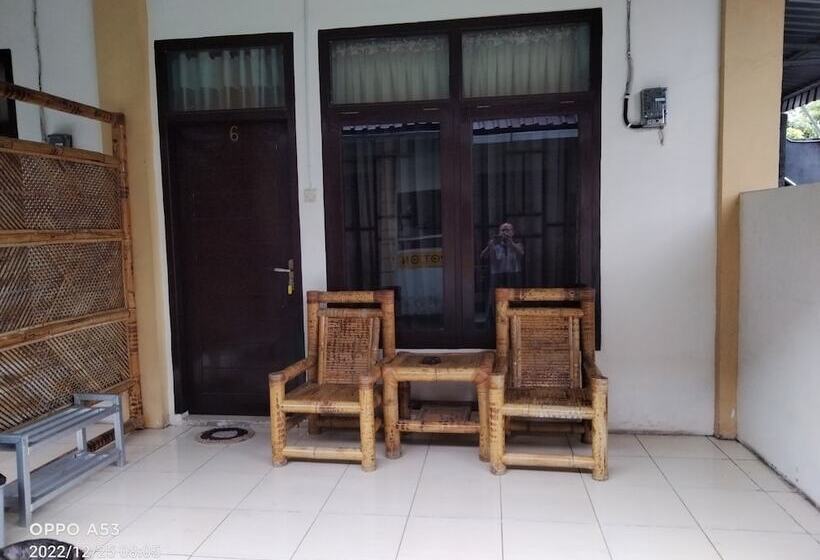 בית מלון כפרי Bintang Khanida Syari Ah