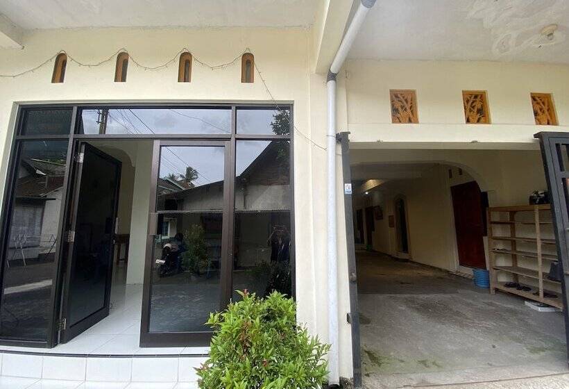 هتل Homestay Sutrisno