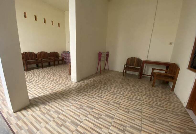 هتل Homestay Sutrisno