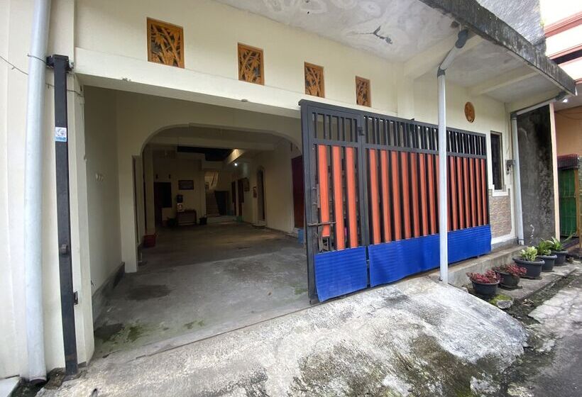 هتل Homestay Sutrisno