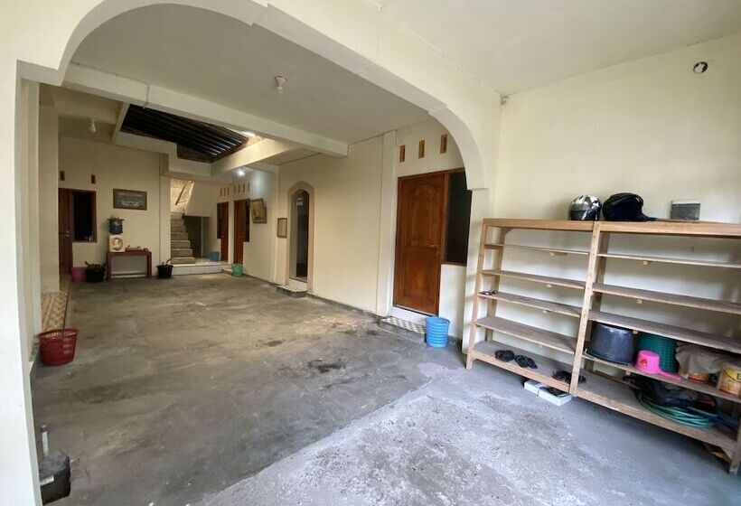 هتل Homestay Sutrisno