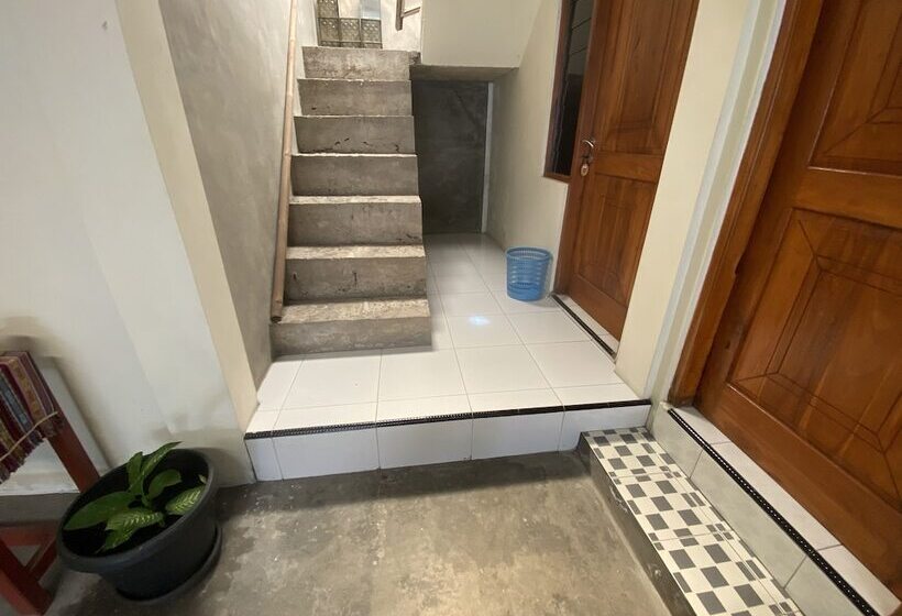 هتل Homestay Sutrisno