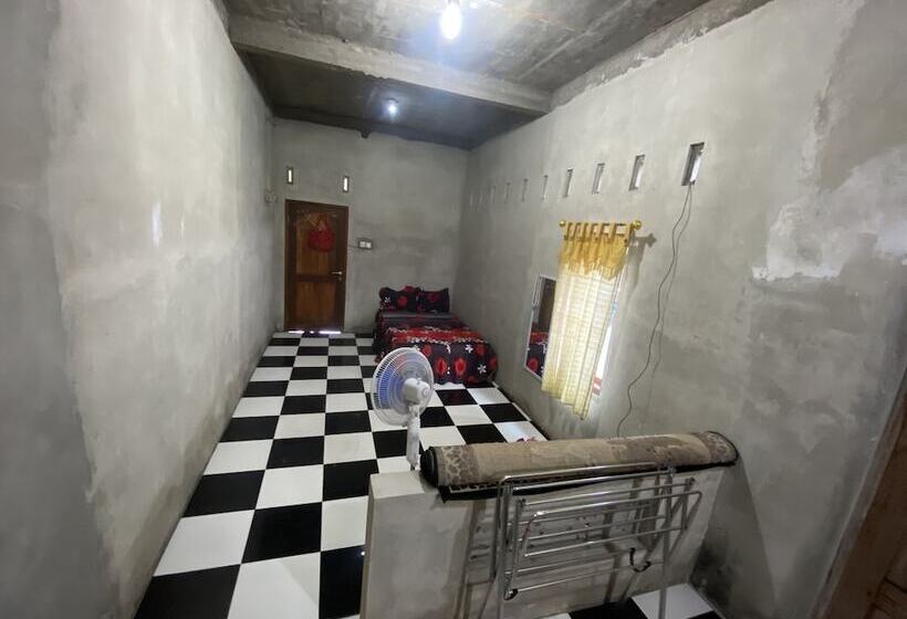 هتل Homestay Sutrisno