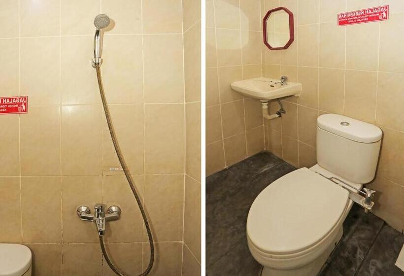 בית מלון כפרי Ciputat By Oyo