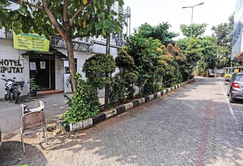 בית מלון כפרי Ciputat By Oyo