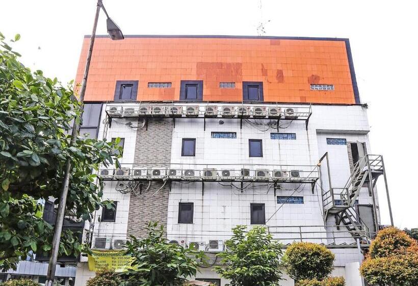 בית מלון כפרי Ciputat By Oyo