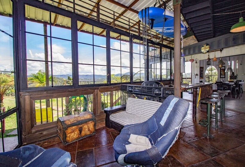 فندق Container & Hobbit Glamping