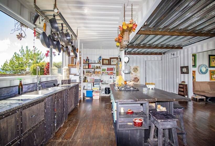 فندق Container & Hobbit Glamping