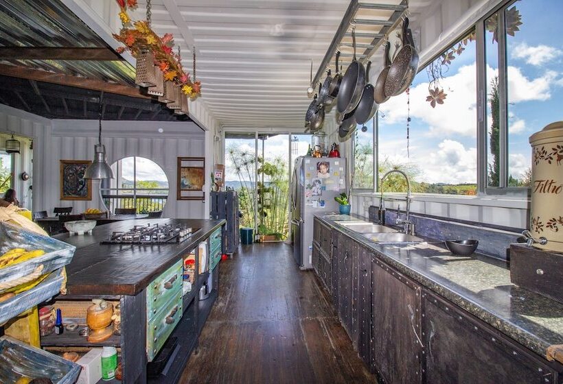 فندق Container & Hobbit Glamping