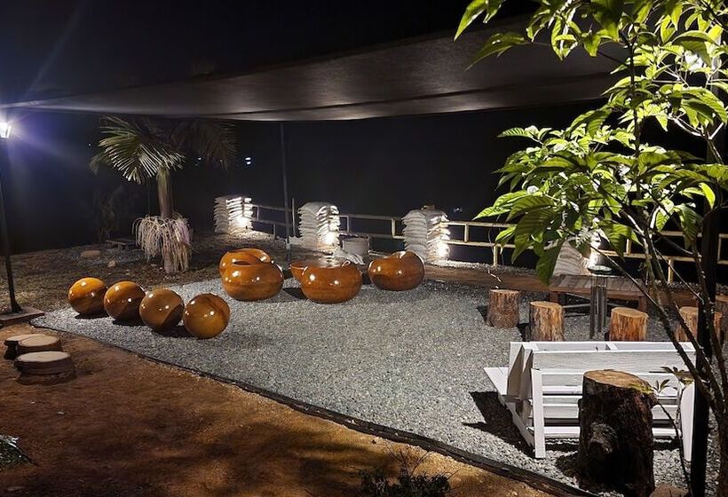 فندق Container & Hobbit Glamping