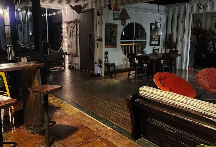 فندق Container & Hobbit Glamping