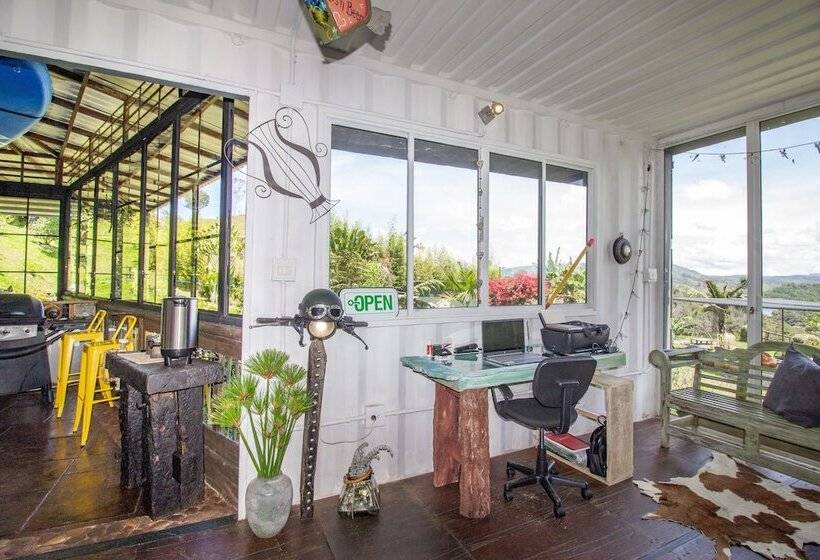 فندق Container & Hobbit Glamping