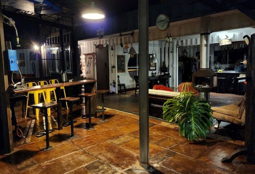 فندق Container & Hobbit Glamping