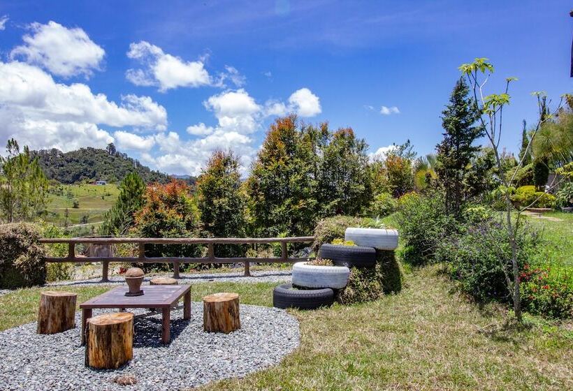 فندق Container & Hobbit Glamping