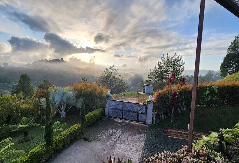 فندق Container & Hobbit Glamping