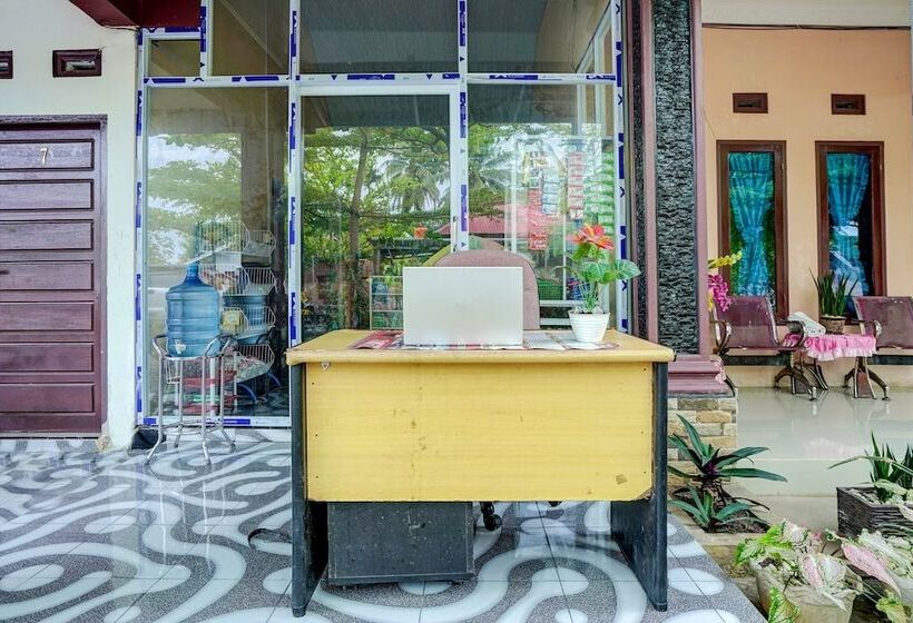 Отель Efniati Homestay Syariah By Oyo