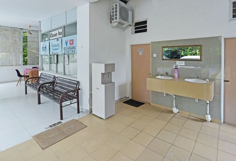 בית מלון כפרי Eleven Inn By Oyo