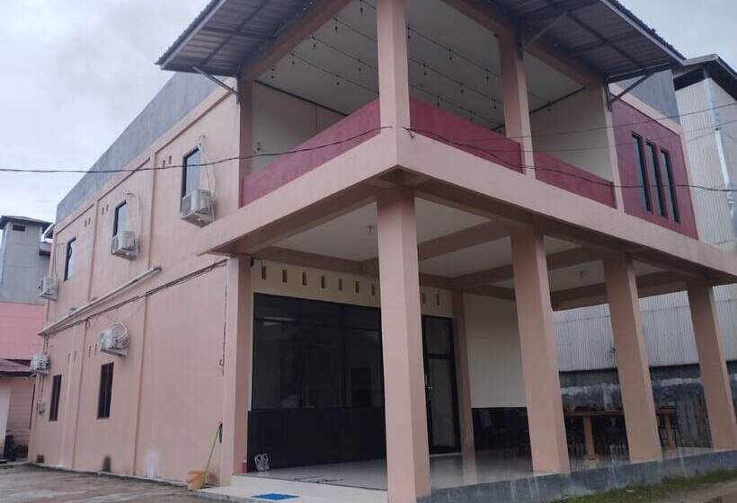 בית מלון כפרי Fanilly Guest House Marabahan By Oyo