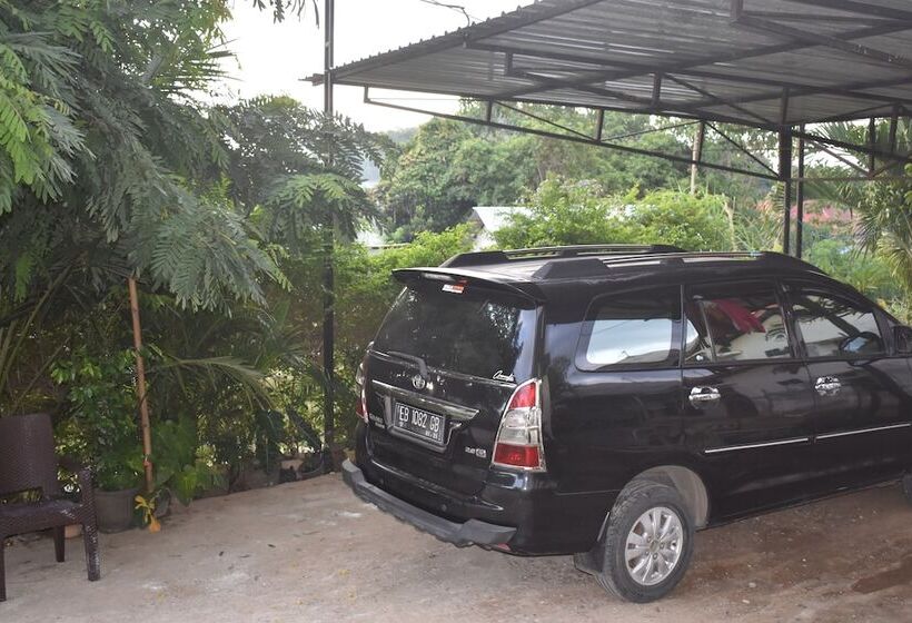 هتل Four G Homestay & Komodo Tour