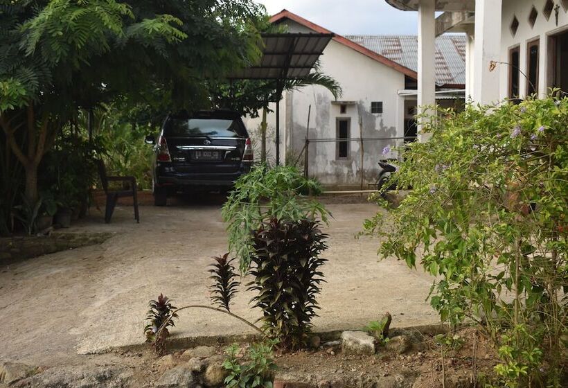 ホテル Four G Homestay & Komodo Tour