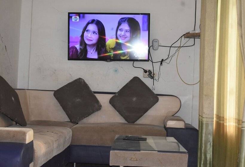 ホテル Four G Homestay & Komodo Tour