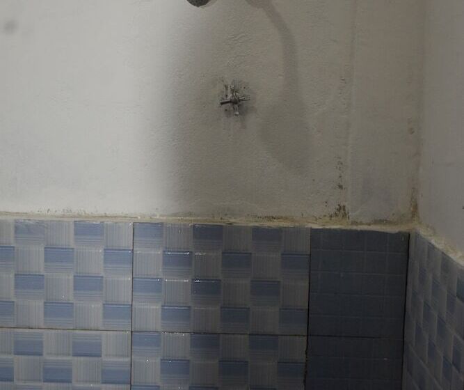 ホテル Four G Homestay & Komodo Tour