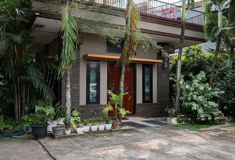 בית מלון כפרי Grand Lie Cost Syariah By Oyo