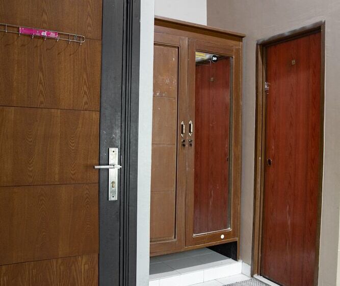 호텔 Grand Lie Cost Syariah By Oyo