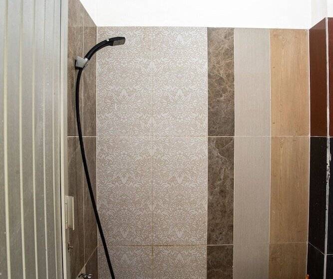 בית מלון כפרי Grand Lie Cost Syariah By Oyo